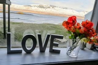 High-Value Coastal Stay Where Iceland Slows Down - 0
