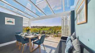 Stone's Throw - 3 Bed Holiday Home - Saundersfoot - 0