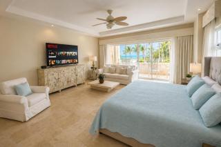 Beachfront Pool and Marina View Private Terrace - Punta Cana - 7