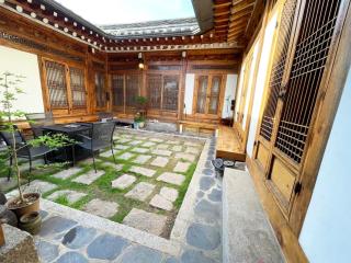 Beautiful Hanok house in city center - 8