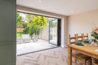 Maybush Retreat - stunning, spacious 4 bed home - 2