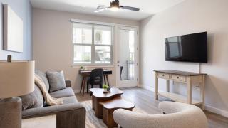 Landing Incredible 1BD Pool Gym - 6