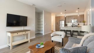Landing Incredible 1BD Pool Gym - 5