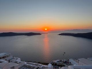 Esmi Suites Santorini - 7