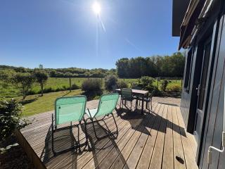 Chalet au calme avec terrasse sur belle propriété - 9