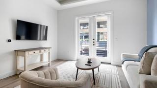 Landing Beautiful 1BD Gym - 9