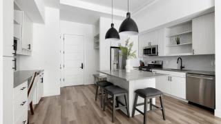 Landing Beautiful 1BD Gym - 7