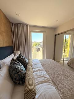 Stunning Modern 4 Bedroom House in London - 3