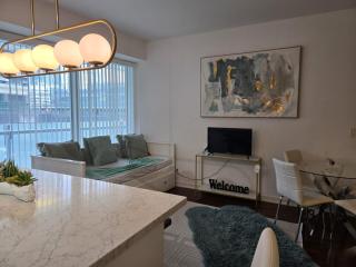 Fab 3 Bedroom condo Downtown Toronto by CN Tower - 1