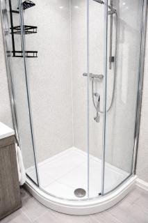 Stylish 4BR for Groups, Sleeps 7, 2 WCs, Free Parking - 6