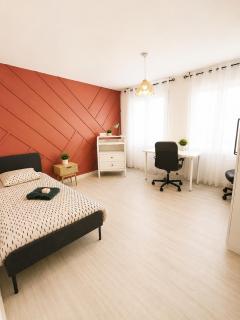 Appartement élégant & lumineux 100 m2 - 3 chambres - 2 balcons - 7 min du centre-ville Reims - 4