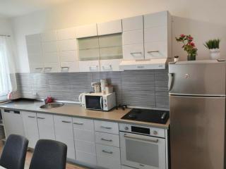 Spacious Family Apartment with Terrace & Parking - 1