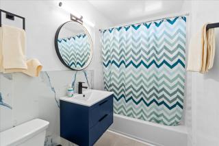 Cozy, Modern Suite - 1