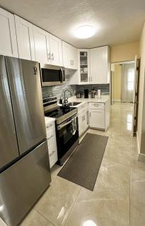 Relaxing 3 Bedroom House-Close to Beaches and Airport! - 5