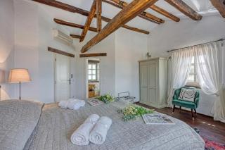 Villa Amyra With Pool - Happy Rentals - 5