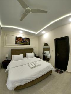 Spacious 1 BHK near Airport & Free WiFi, The Stay Over - 0