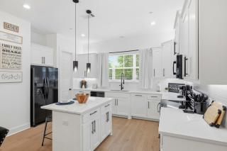 Pet-Friendly Home with Arcades, EV Charging- Sleeps 8 - 4