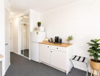 Riverside Executive Studio Apartment - 1