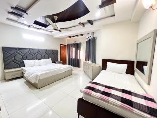 2Bedrooms Halls and Kitchen Entire Flat Main ISB - 8