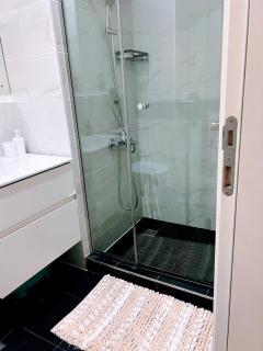 Cozy Studio Apt at Embassy Gardens with Fast Wi-Fi, Gym and Pool - 9