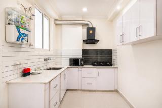 Santa Fe 1BHK Cityview by Homeyhuts - 8