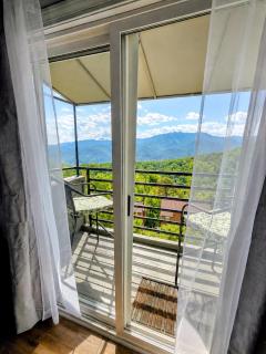 Spacious Gatlinburg Condo With Million Dollar Mountain Views - 7
