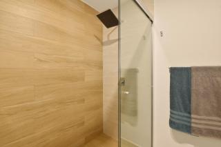 Camino al Mar Floor 24 King bed Beach Front - 6
