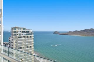 Camino al Mar Floor 24 King bed Beach Front - 3