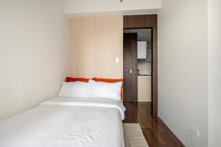 Modern 2BR Condo Makati with Netflix & Wifi - 3