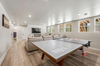 Walk to Sister Bay Fireplace, Ping Pong & Spacious Retreat - 6