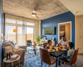 Striking 2BD - CDT- Gym, Pool, Parking - Sleep8 - 8