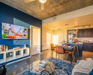 Striking 2BD - CDT- Gym, Pool, Parking - Sleep8 - 6