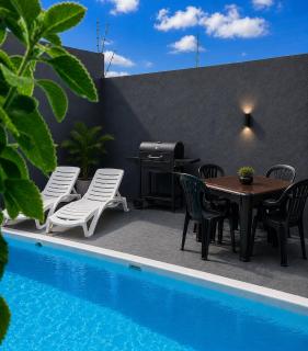 A Casa Piscina Quente Hidro e Cascata E Roupa de Cama Incluso - 8