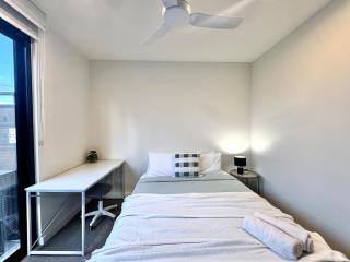 2BR 2BA Modern Manor House - Steps from Monash Uni mvc203 - 3