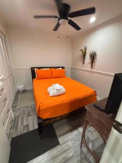 Ocean Front Condo - Cruise Parking -2 Pools -Tennis - Gym - Hot tub - Shoreline Stays 1202 - 4