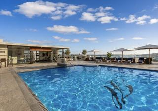 Stylish Sky Tower Pad - Rooftop Pool - 7