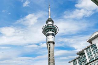 Stylish Sky Tower Pad - Rooftop Pool - 4