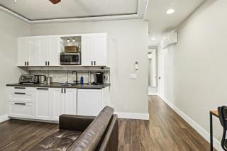 Downtown Omaha - Elevated Studio & 1-Bed Stays - 5