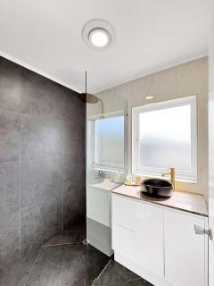 3BR Caloundra Home Walk to Beach Boat Parking - 1