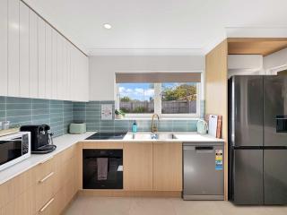 3BR Caloundra Home Walk to Beach Boat Parking - 8