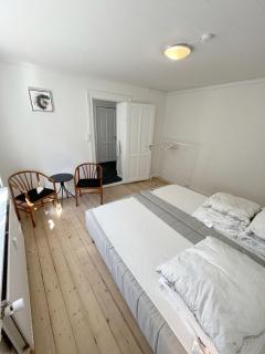 Beautiful 3 bedroom city central apartment - 4