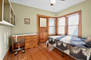 Historic Omaha Manor DT Near Zoo and Pool Table - 8