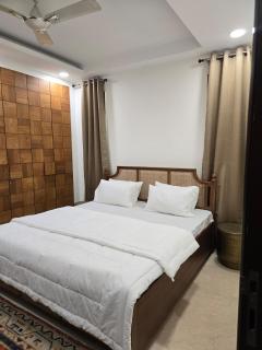 Spacious 3BHK in Hauz Khas Walk to Village &Cafes - 5