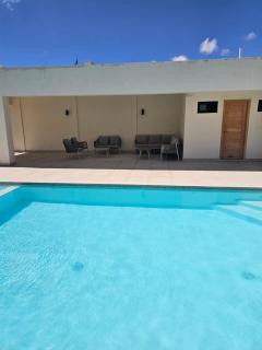 Modern Villa 2 BR Near Airport, Beaches, Dining - 0