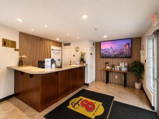 Super 8 by Wyndham Lake Country/Winfield Area - 8