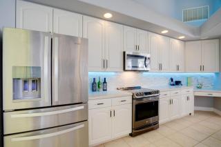 Cape Coral Lakefront Living! Home w/ Pool, Lanai - 2