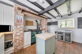 Beautiful Character Thatched Pet Friendly House - Enford - 2