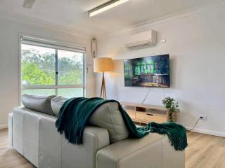 4BR Family Home in Boronia Heights - 0