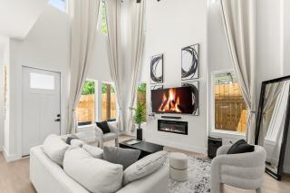 New Luxury 5BR 8BD Home Near Airport, Sleeps 10 plus - 9