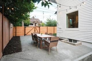 Newly Renovated 11 ppl Mins to WorldCup Cap Hill - 2